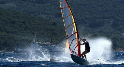 aktywny urlop to połączenie jachtingu z windsurfingiem