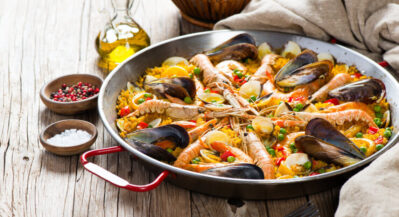 Danie hiszpańskie na stole