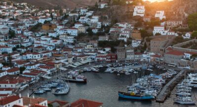 widok portu w hydrze